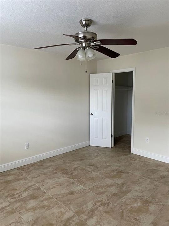 В аренду: $1,350 (2 спален, 1 ванн, 920 Квадратных фут)