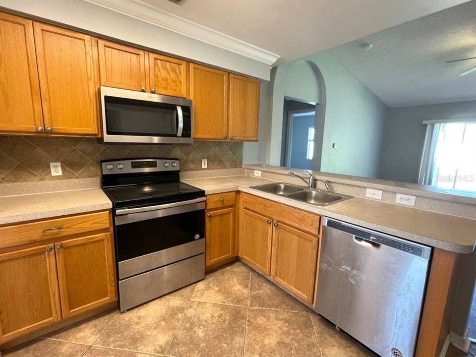 For Rent: $1,895 (3 beds, 2 baths, 1465 Square Feet)