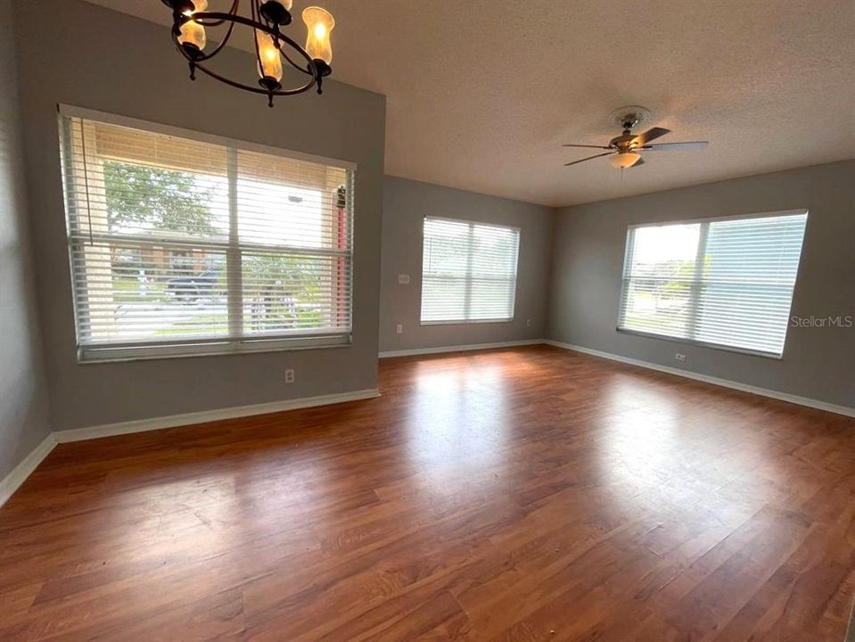 For Rent: $1,895 (3 beds, 2 baths, 1465 Square Feet)