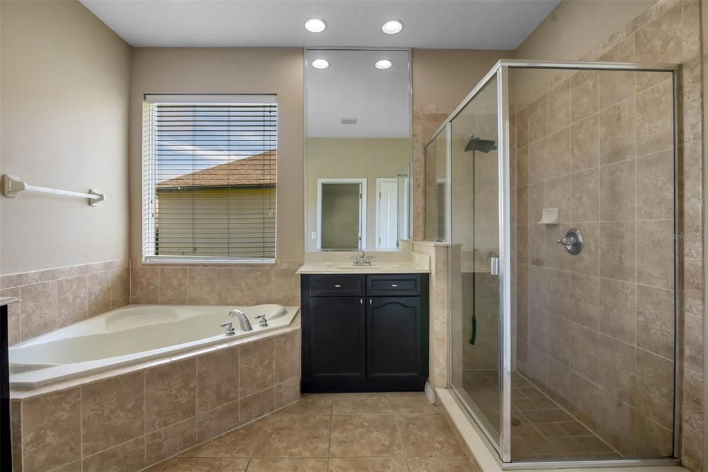For Sale: $665,000 (4 beds, 3 baths, 3072 Square Feet)