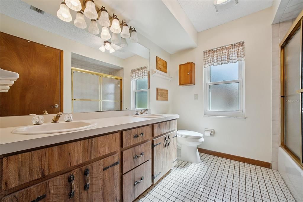 For Sale: $549,000 (3 beds, 2 baths, 2862 Square Feet)