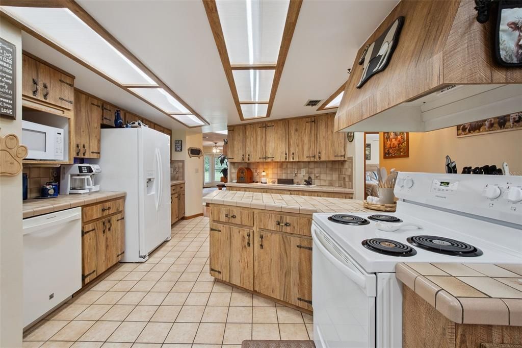 For Sale: $549,000 (3 beds, 2 baths, 2862 Square Feet)