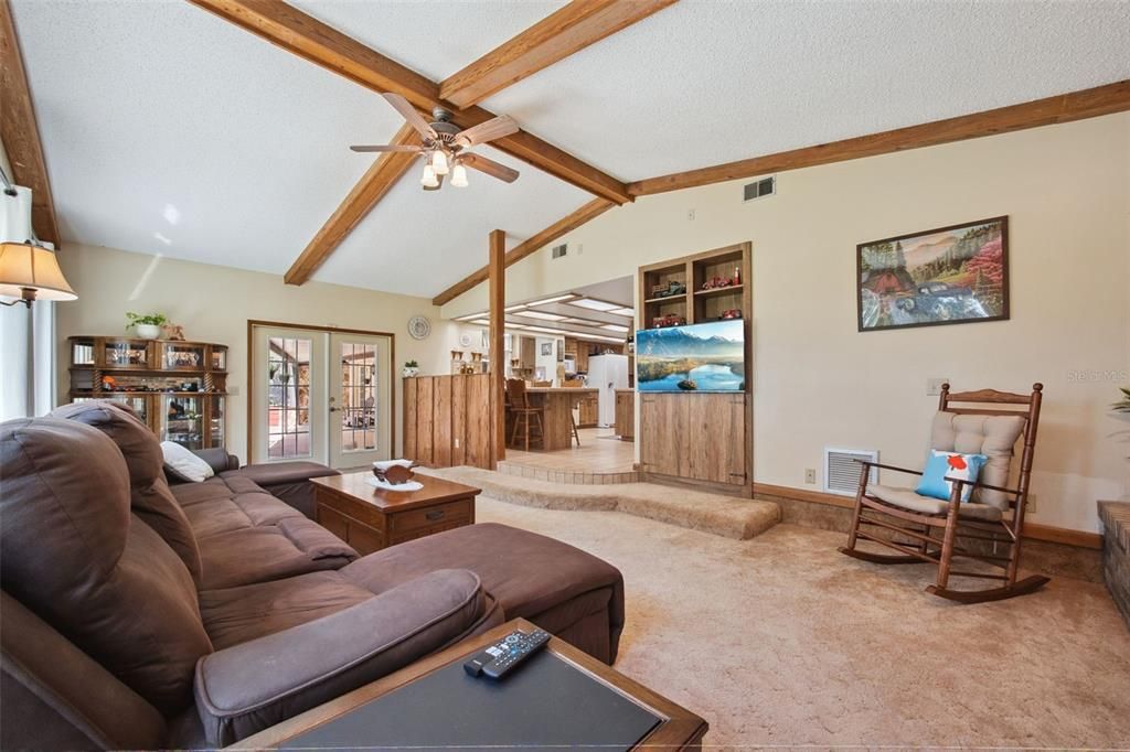 For Sale: $549,000 (3 beds, 2 baths, 2862 Square Feet)