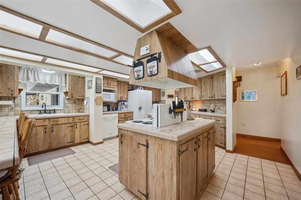 For Sale: $549,000 (3 beds, 2 baths, 2862 Square Feet)