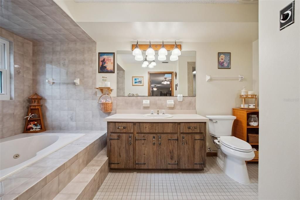 For Sale: $549,000 (3 beds, 2 baths, 2862 Square Feet)