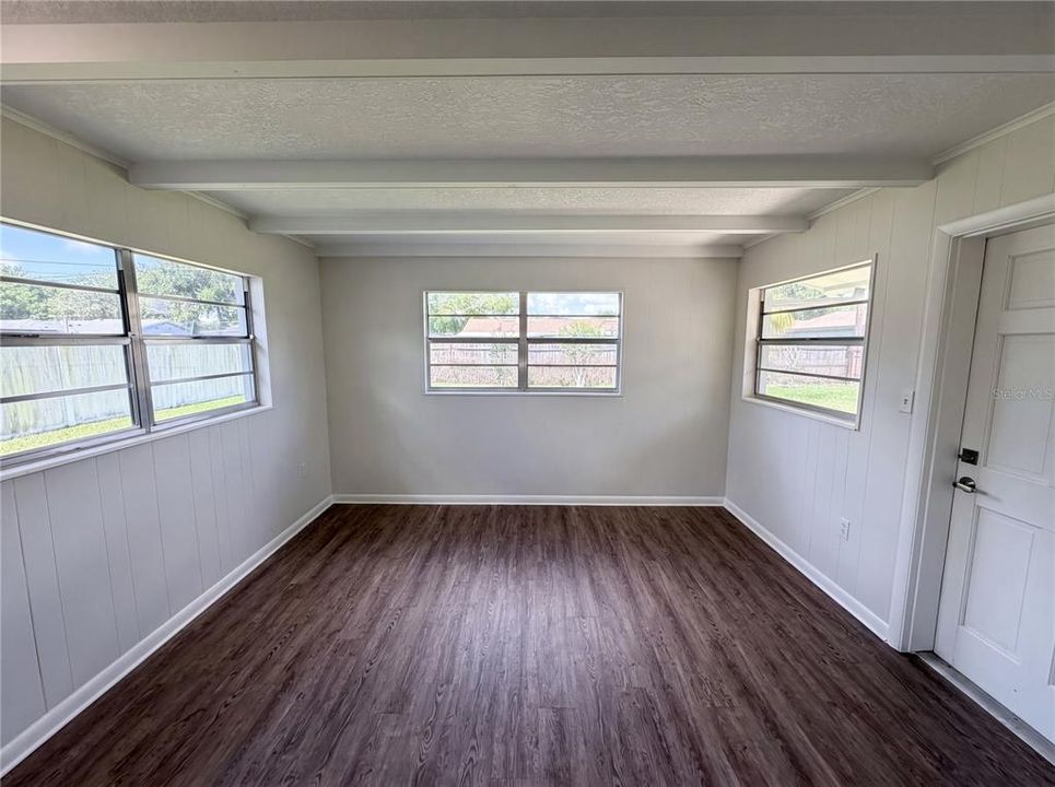 En Venta: $337,000 (3 camas, 2 baños, 1182 Pies cuadrados)