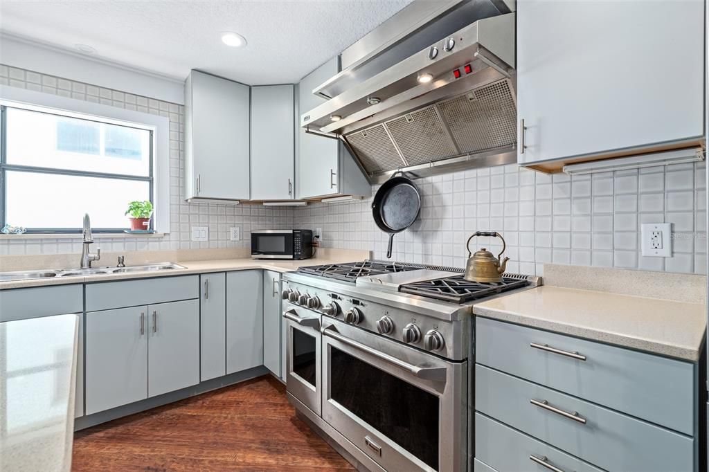 For Sale: $680,000 (3 beds, 3 baths, 1925 Square Feet)
