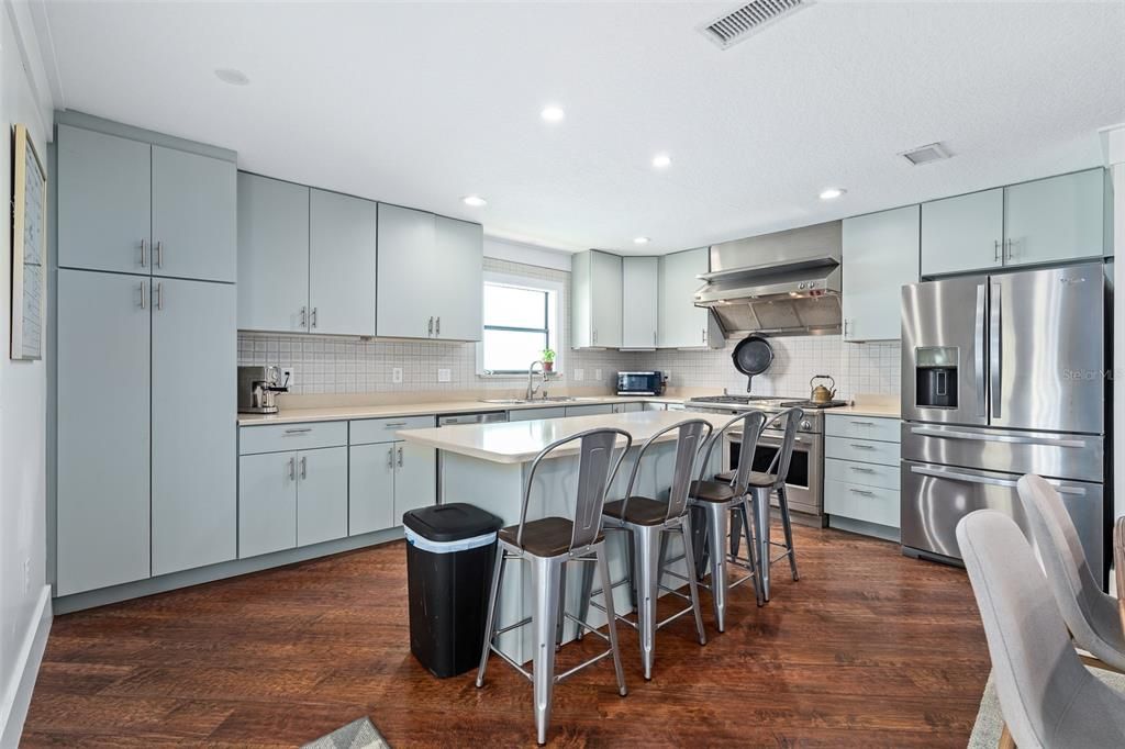 For Sale: $680,000 (3 beds, 3 baths, 1925 Square Feet)