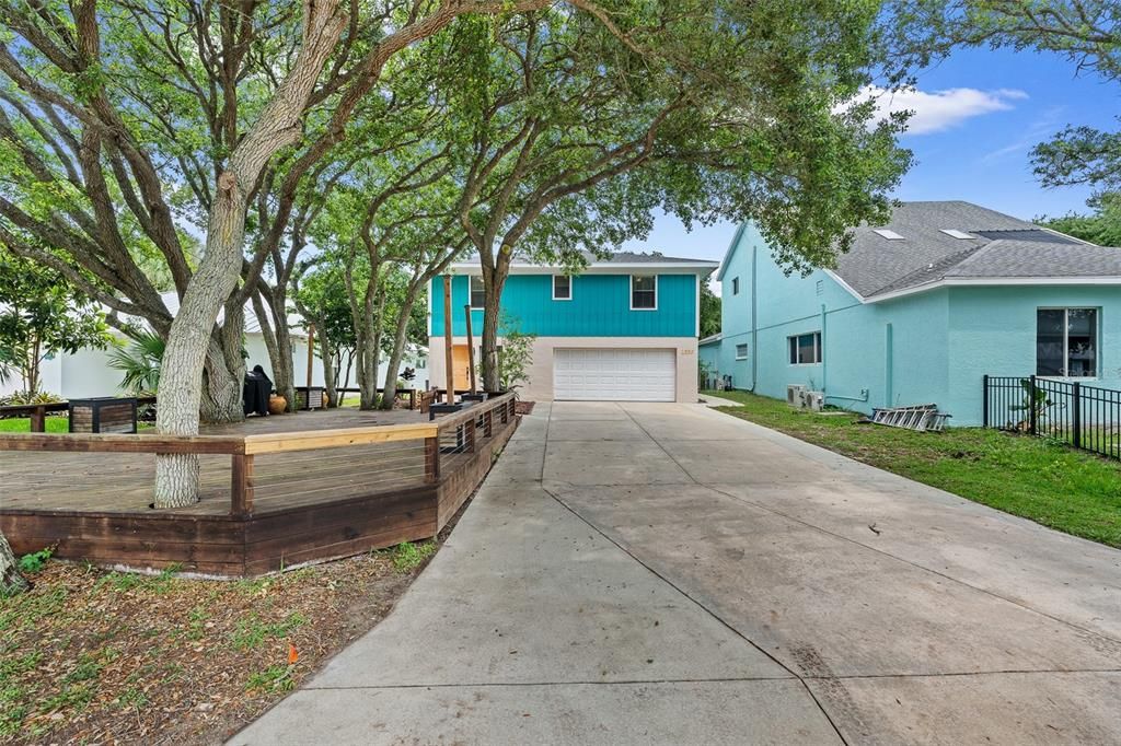 For Sale: $680,000 (3 beds, 3 baths, 1925 Square Feet)