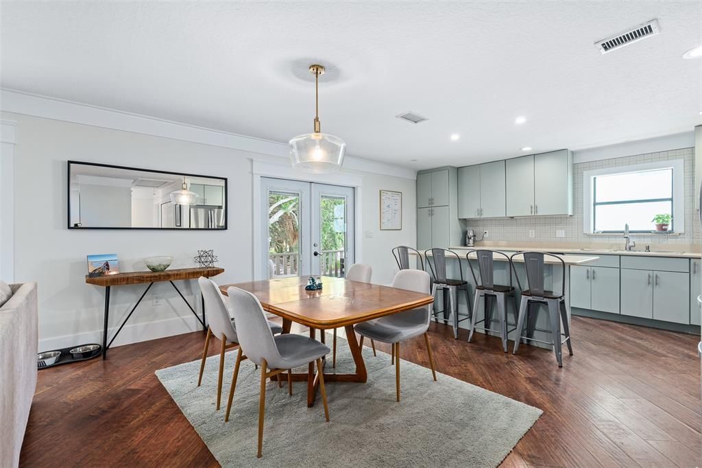 For Sale: $680,000 (3 beds, 3 baths, 1925 Square Feet)