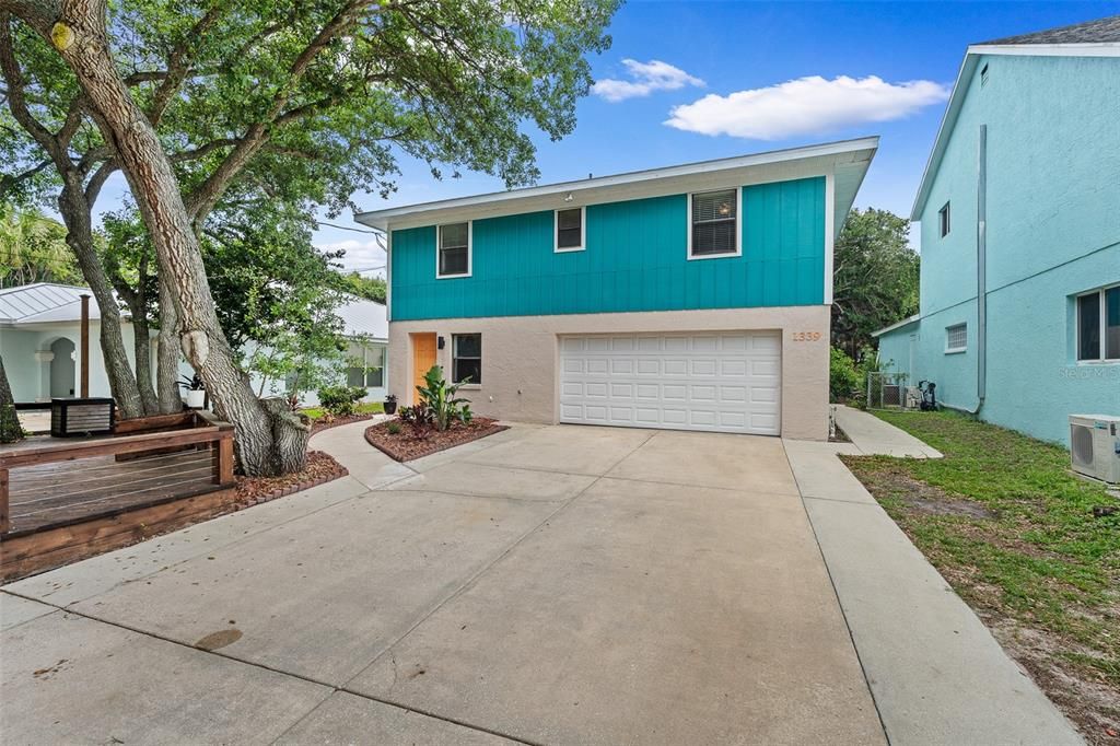 For Sale: $680,000 (3 beds, 3 baths, 1925 Square Feet)