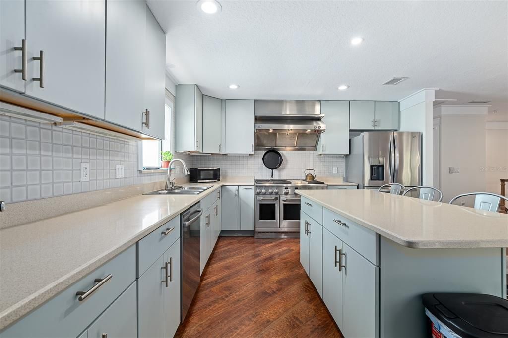For Sale: $680,000 (3 beds, 3 baths, 1925 Square Feet)