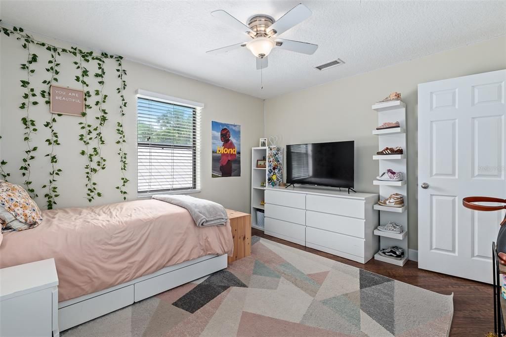 For Sale: $680,000 (3 beds, 3 baths, 1925 Square Feet)