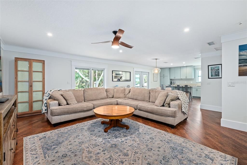 For Sale: $680,000 (3 beds, 3 baths, 1925 Square Feet)