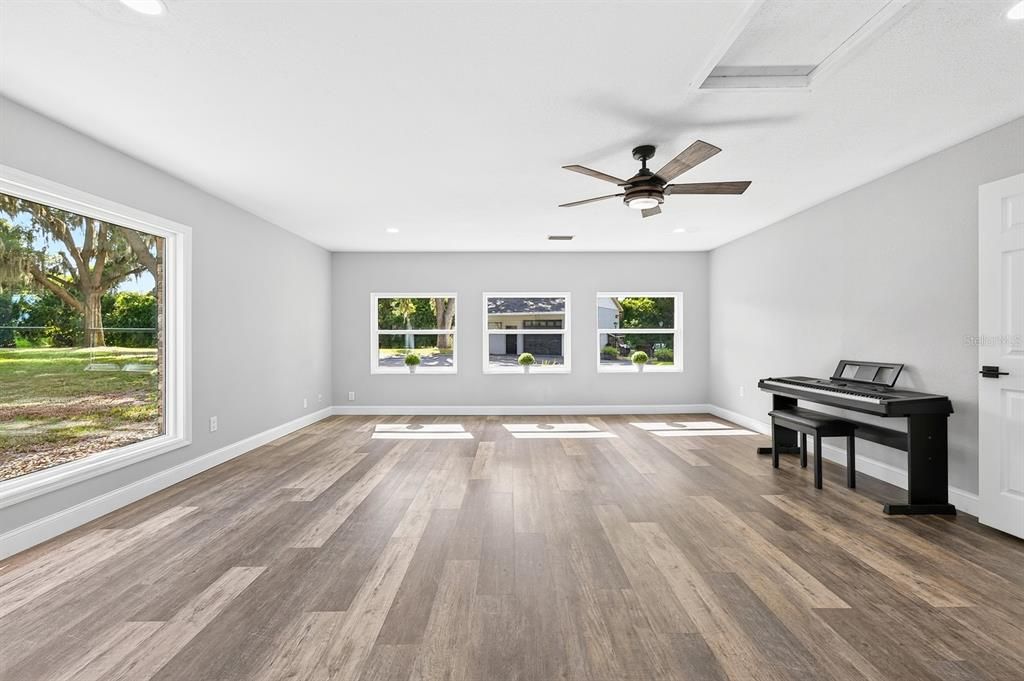 For Sale: $1,300,000 (5 beds, 3 baths, 3352 Square Feet)