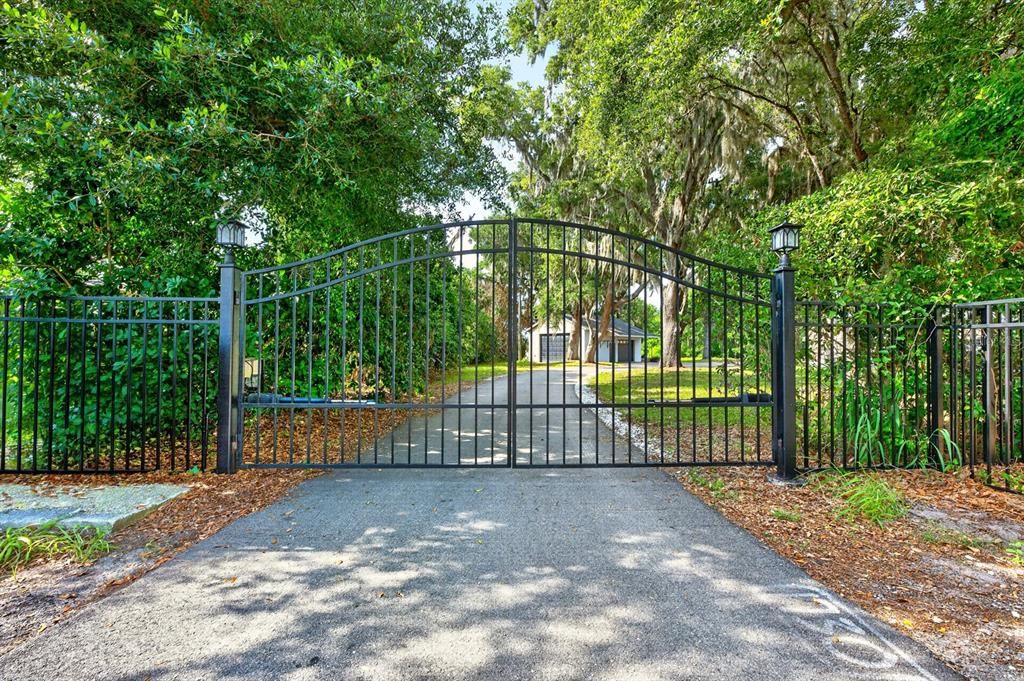 For Sale: $1,300,000 (5 beds, 3 baths, 3352 Square Feet)