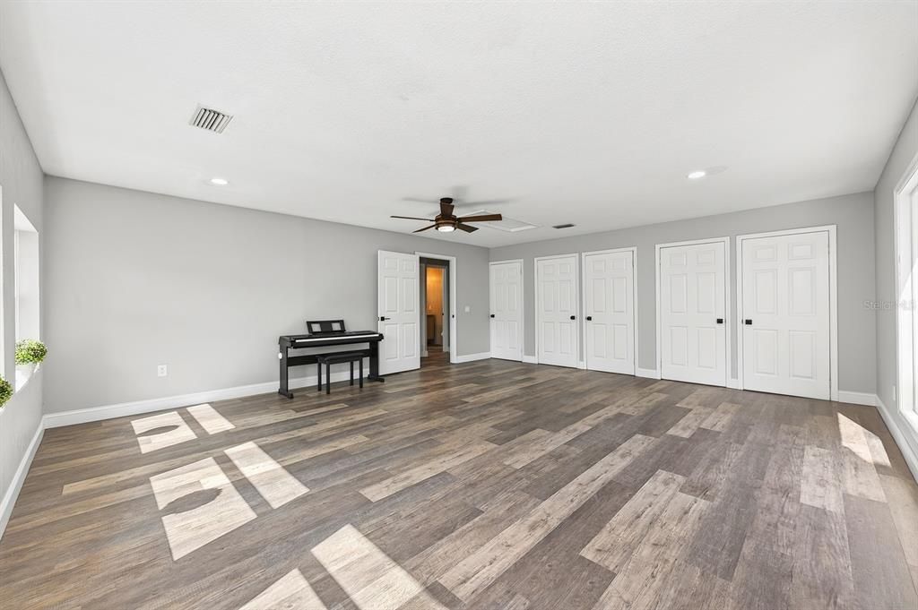 For Sale: $1,300,000 (5 beds, 3 baths, 3352 Square Feet)
