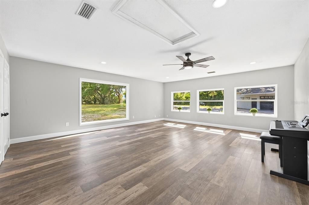 For Sale: $1,300,000 (5 beds, 3 baths, 3352 Square Feet)
