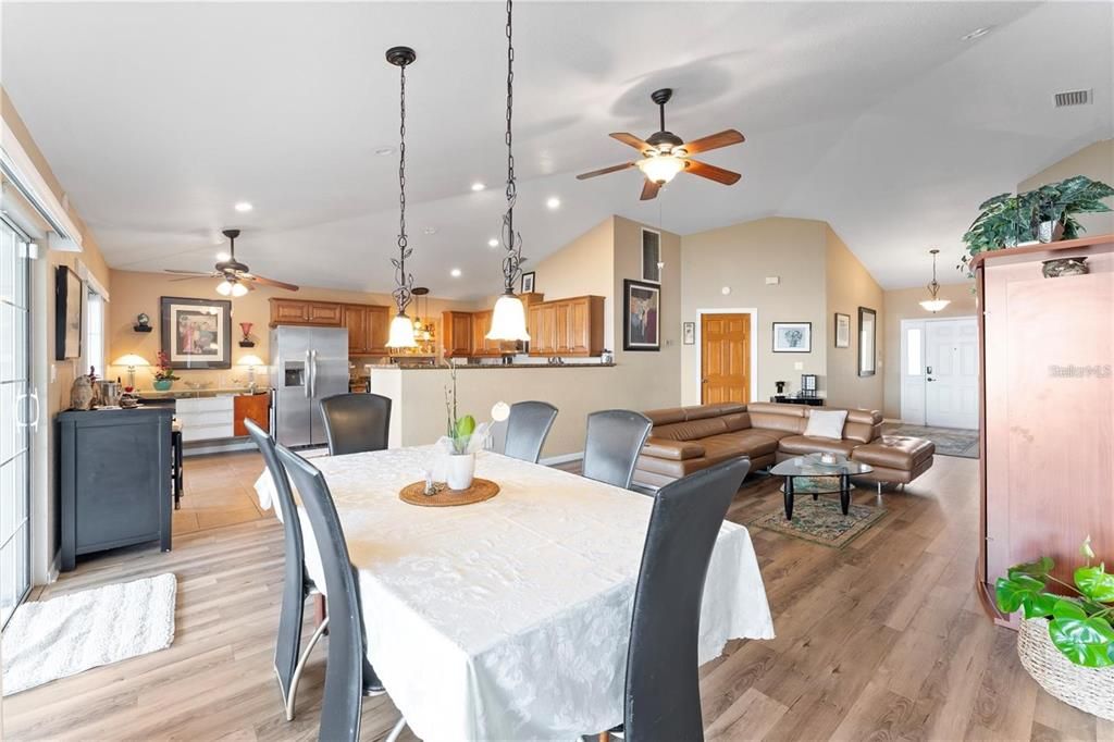 For Sale: $525,000 (3 beds, 2 baths, 1898 Square Feet)