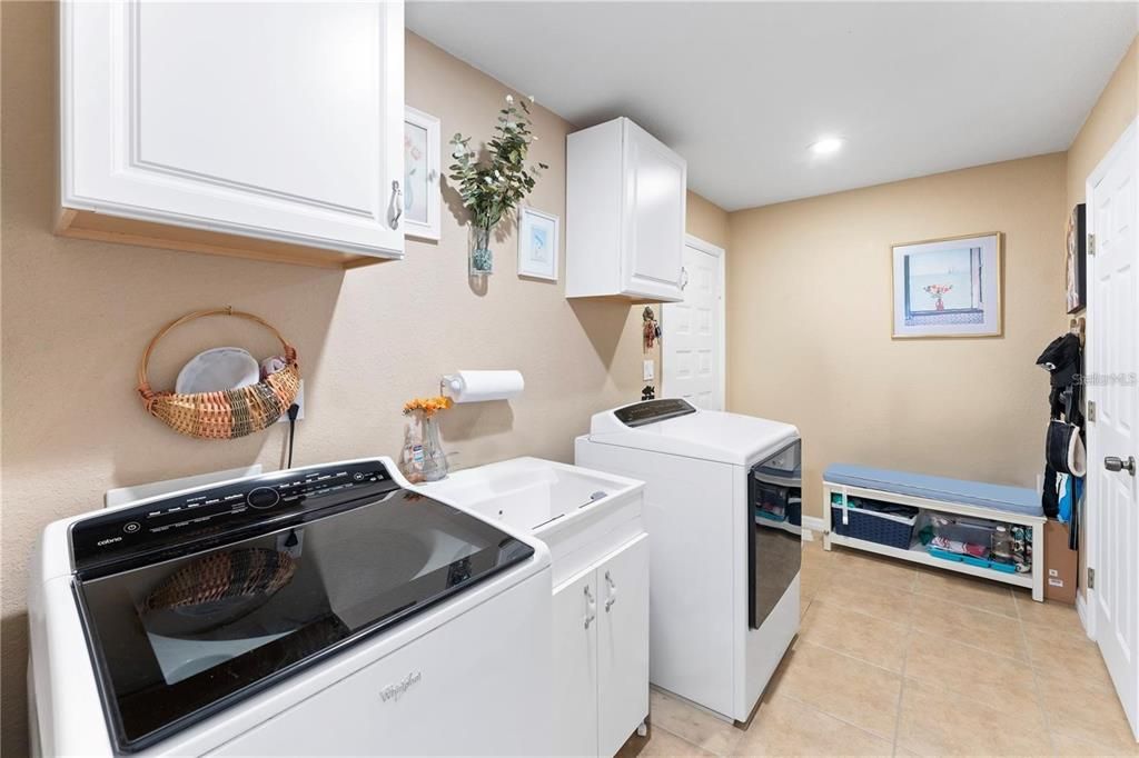 For Sale: $525,000 (3 beds, 2 baths, 1898 Square Feet)