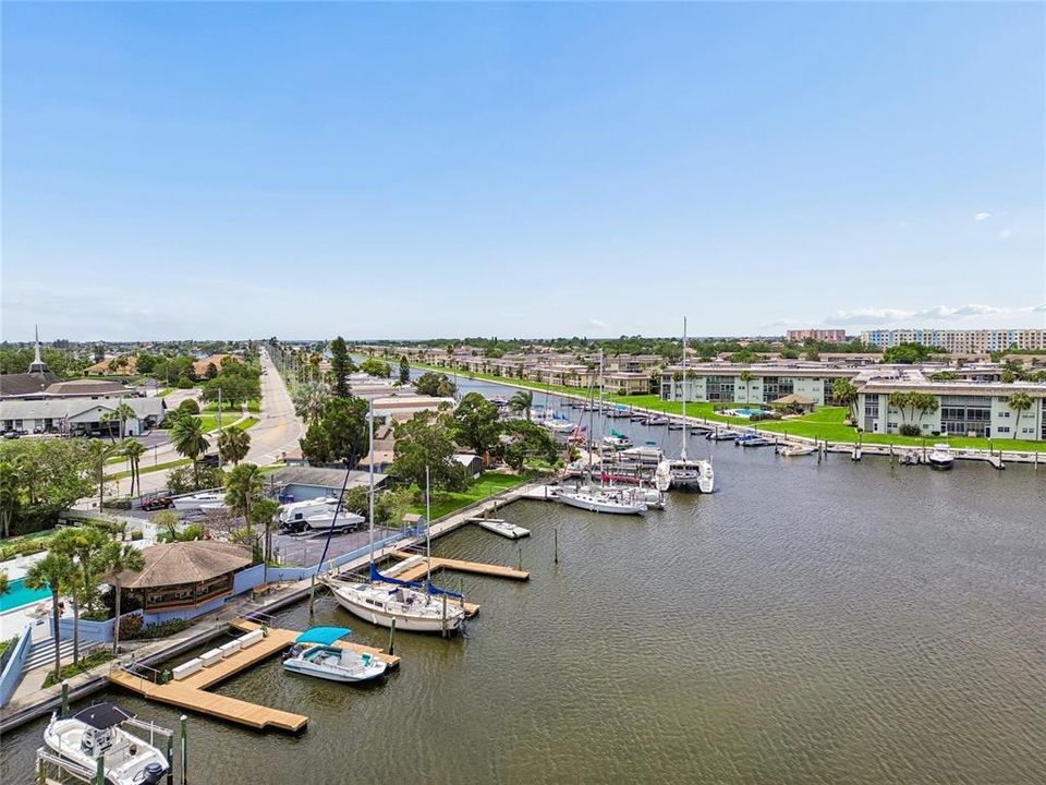 For Sale: $154,000 (1 beds, 1 baths, 806 Square Feet)