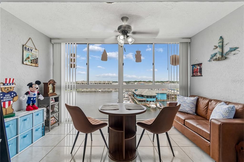 For Sale: $154,000 (1 beds, 1 baths, 806 Square Feet)
