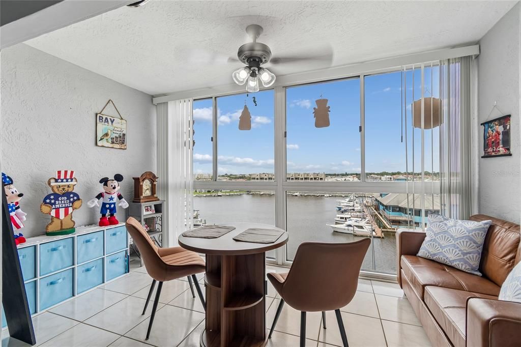 For Sale: $154,000 (1 beds, 1 baths, 806 Square Feet)