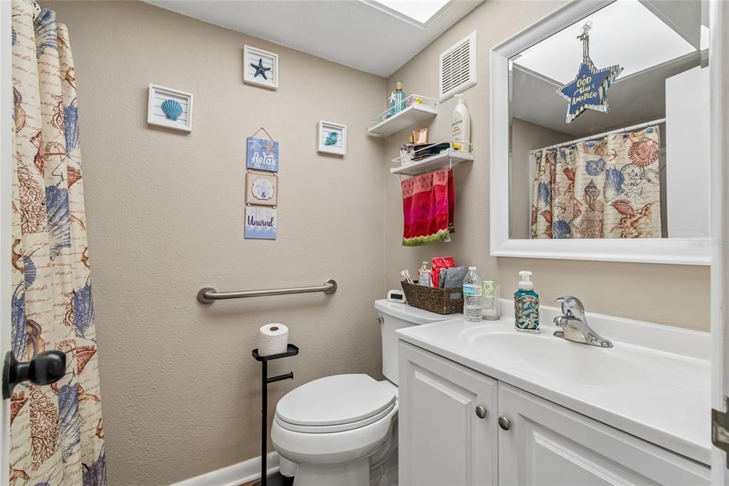 For Sale: $154,000 (1 beds, 1 baths, 806 Square Feet)