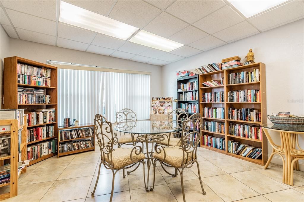For Sale: $154,000 (1 beds, 1 baths, 806 Square Feet)