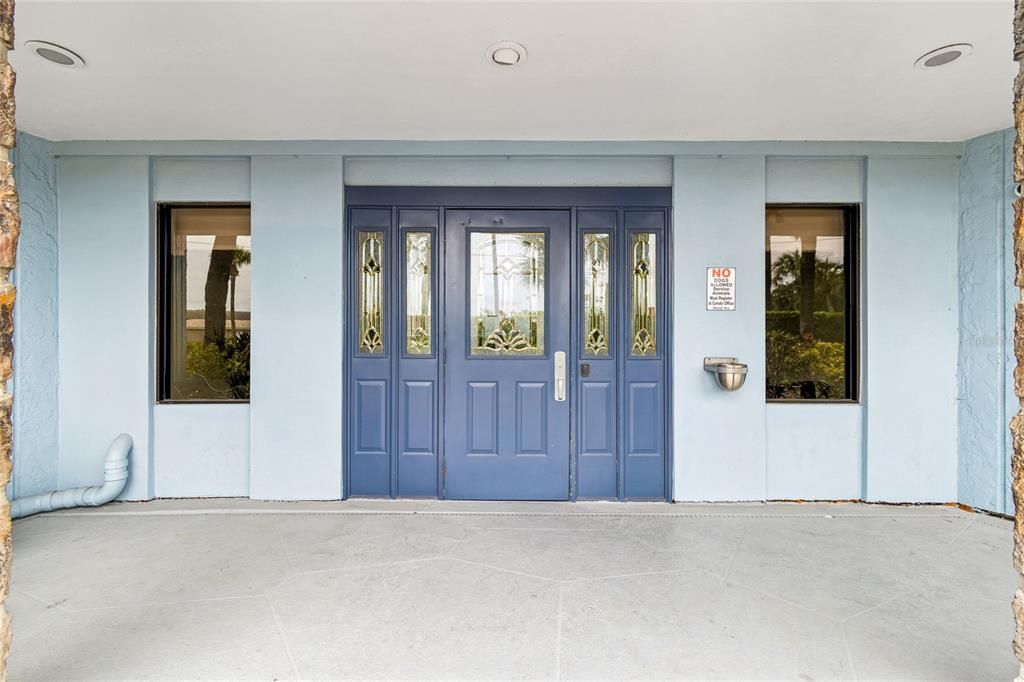 For Sale: $154,000 (1 beds, 1 baths, 806 Square Feet)