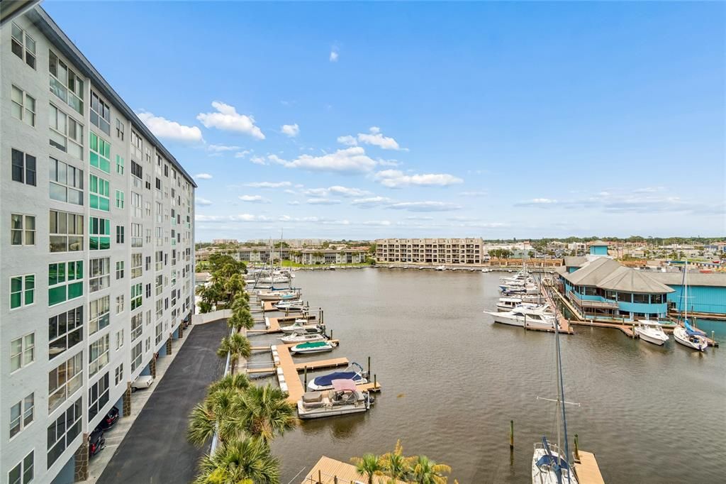 For Sale: $154,000 (1 beds, 1 baths, 806 Square Feet)