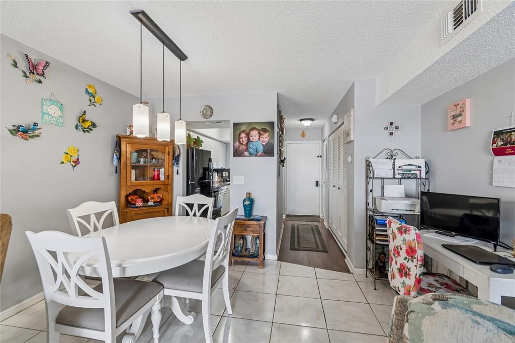For Sale: $154,000 (1 beds, 1 baths, 806 Square Feet)