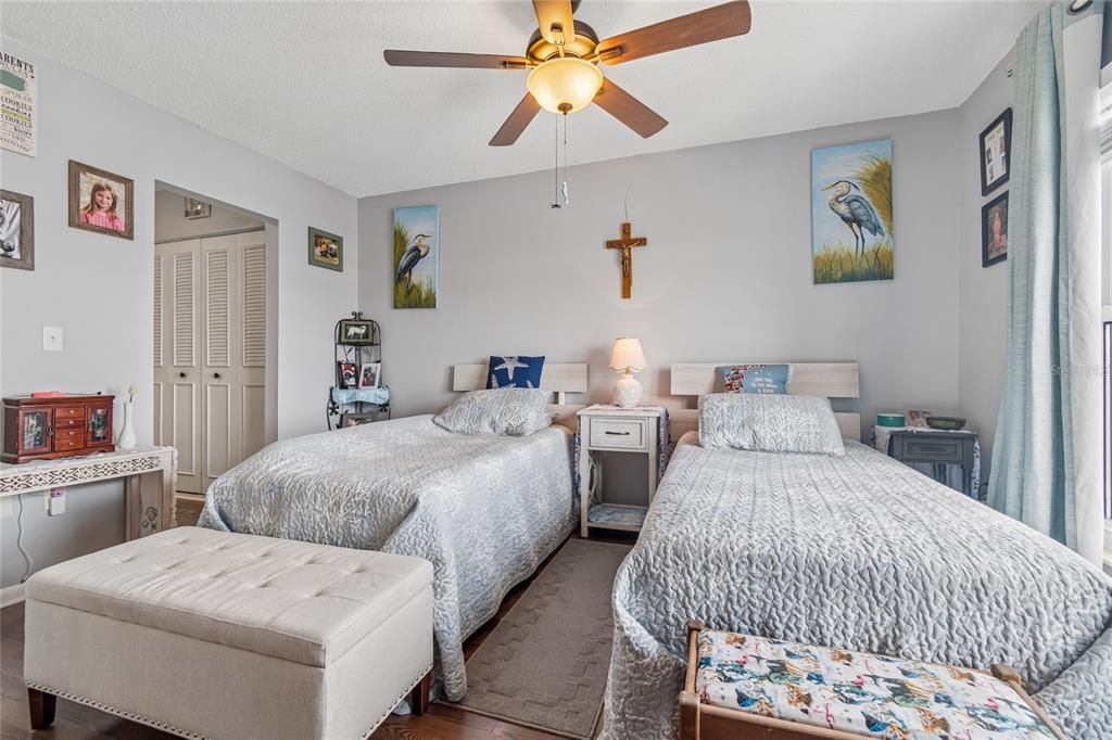 For Sale: $154,000 (1 beds, 1 baths, 806 Square Feet)