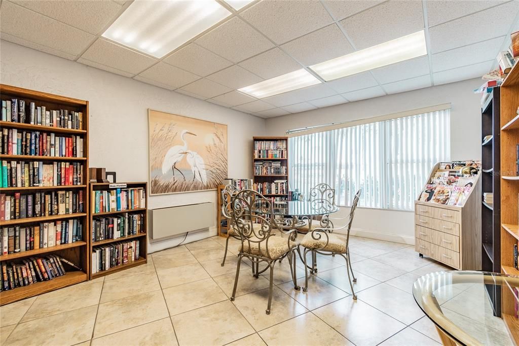 For Sale: $154,000 (1 beds, 1 baths, 806 Square Feet)