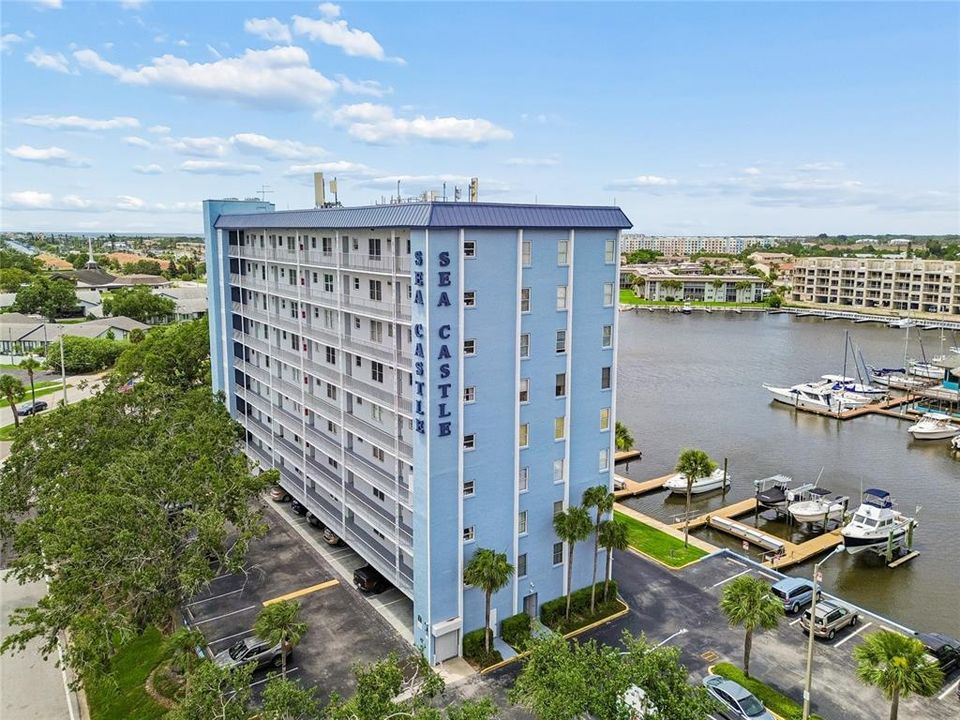 For Sale: $154,000 (1 beds, 1 baths, 806 Square Feet)
