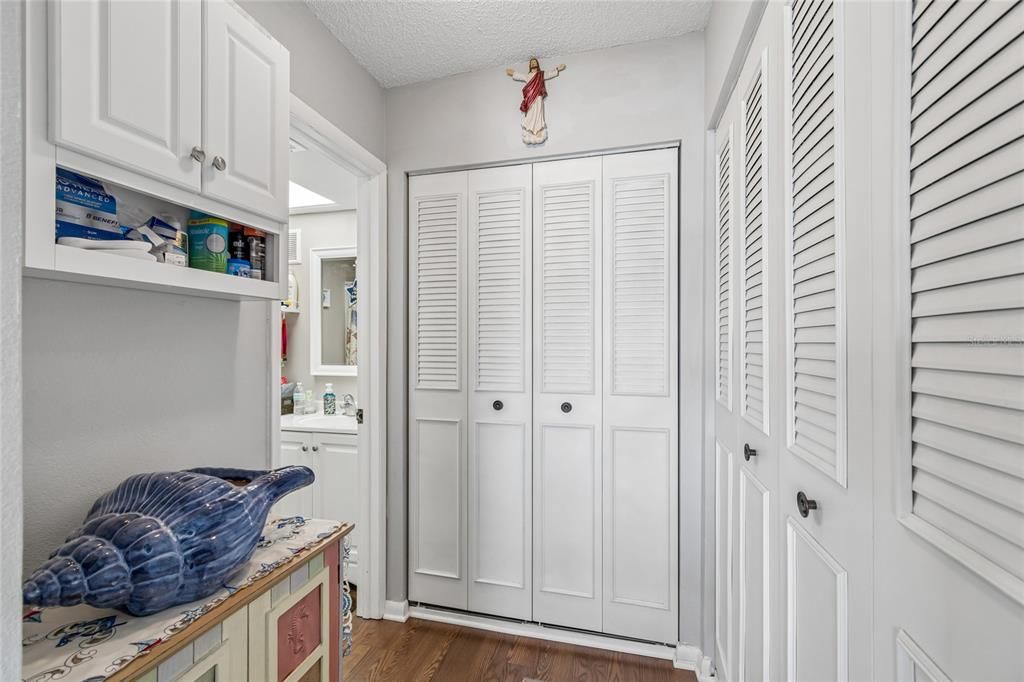For Sale: $154,000 (1 beds, 1 baths, 806 Square Feet)