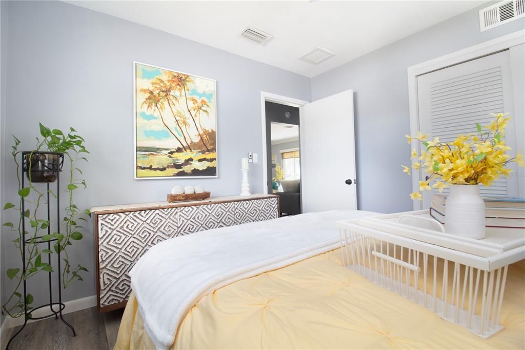 待售: $465,000 (2 贝兹, 1 浴室, 1318 平方英尺)