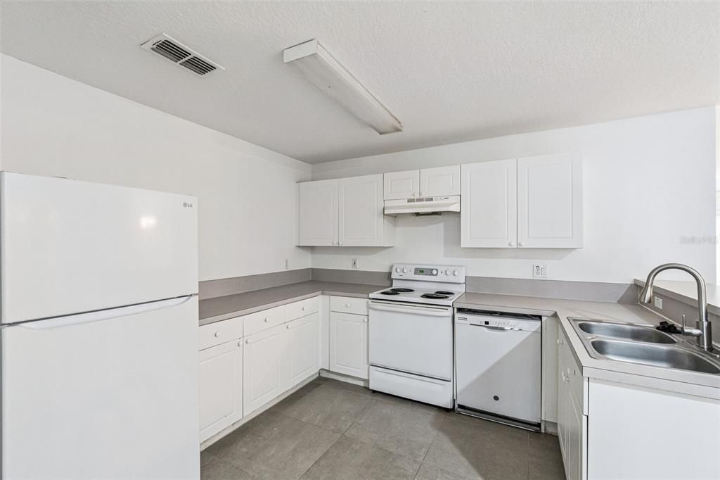 For Rent: $1,895 (3 beds, 2 baths, 1222 Square Feet)