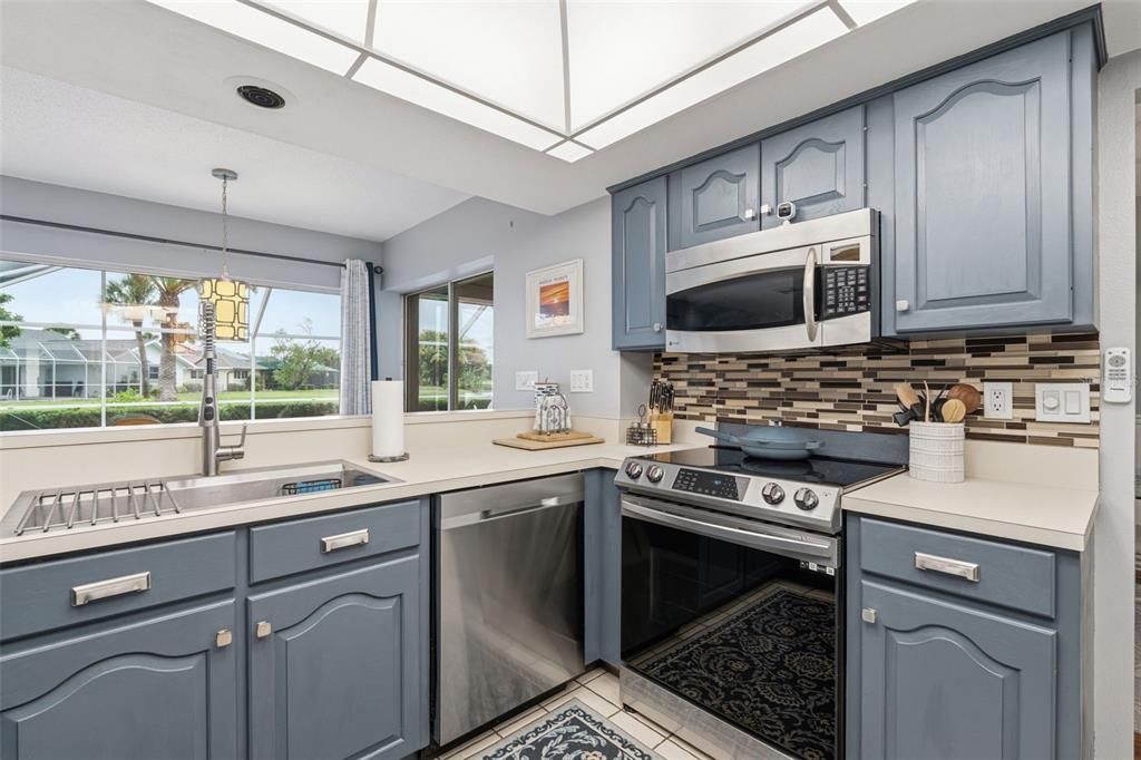 For Sale: $449,999 (3 beds, 2 baths, 1899 Square Feet)
