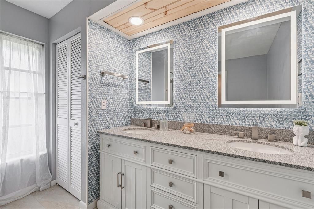 For Sale: $449,999 (3 beds, 2 baths, 1899 Square Feet)