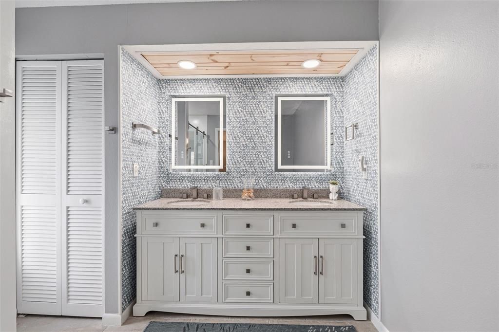 For Sale: $449,999 (3 beds, 2 baths, 1899 Square Feet)