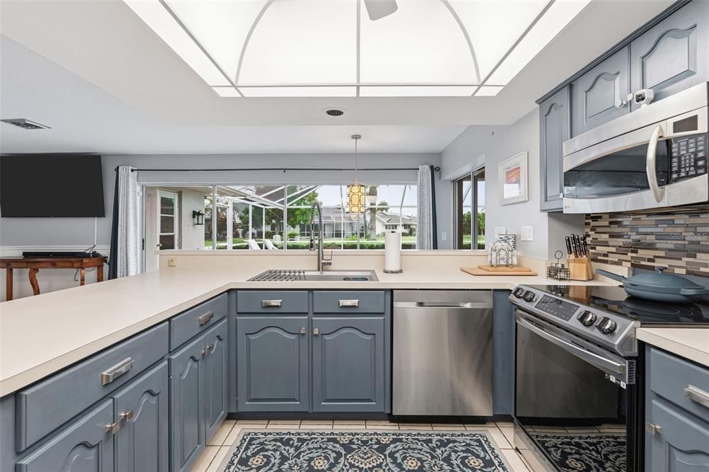 For Sale: $449,999 (3 beds, 2 baths, 1899 Square Feet)