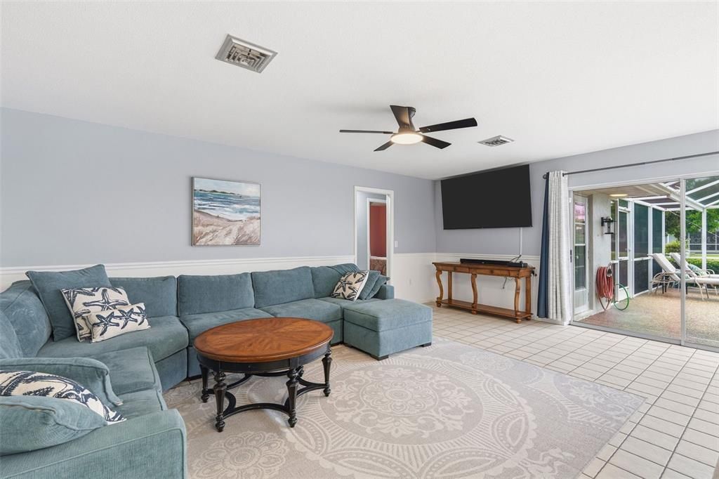 For Sale: $449,999 (3 beds, 2 baths, 1899 Square Feet)