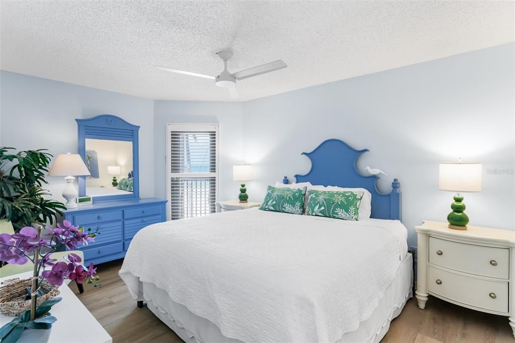 For Sale: $950,000 (3 beds, 2 baths, 1370 Square Feet)