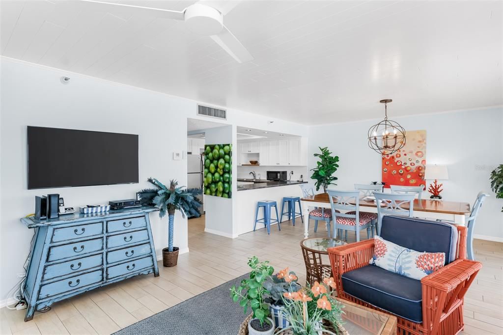 For Sale: $950,000 (3 beds, 2 baths, 1370 Square Feet)