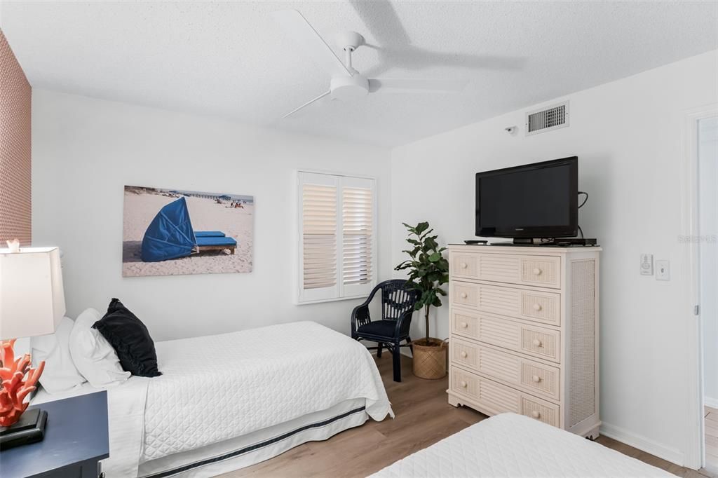 For Sale: $950,000 (3 beds, 2 baths, 1370 Square Feet)