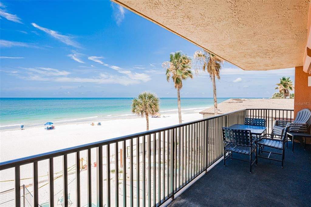 For Sale: $950,000 (3 beds, 2 baths, 1370 Square Feet)