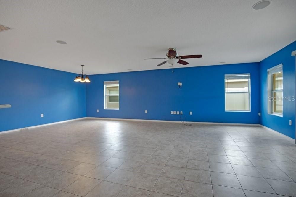 For Sale: $459,900 (4 beds, 2 baths, 1983 Square Feet)