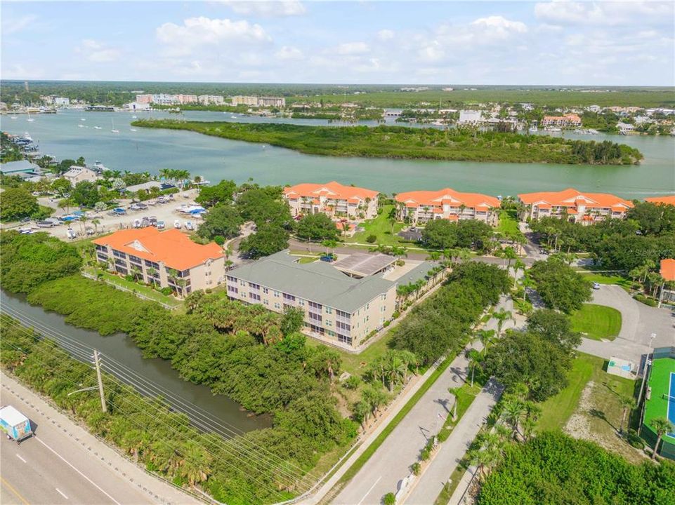 For Sale: $419,000 (3 beds, 3 baths, 1531 Square Feet)