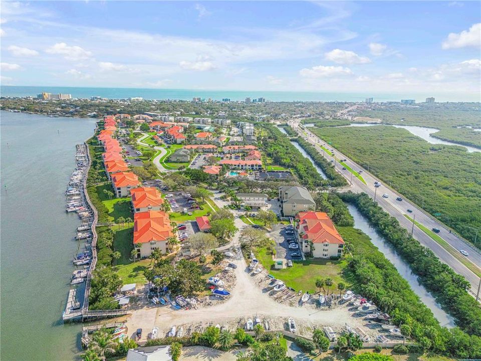 For Sale: $419,000 (3 beds, 3 baths, 1531 Square Feet)